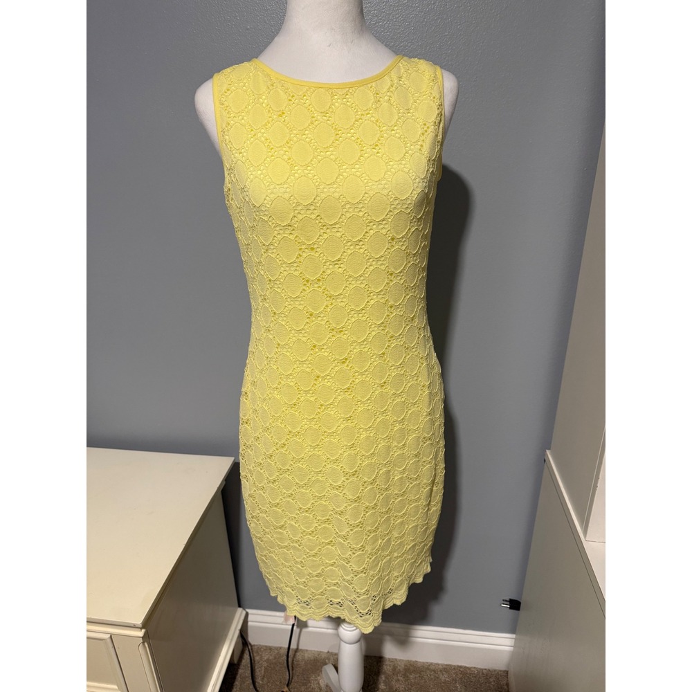 Ronni Nicole Yellow Eyelet Lace Sleeveless Sheath Dress Scalloped Hem Size 6